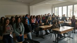 Universiteti ‘Nënë Tereza’ në Shkup, prezantoi programet studimore para maturantëve të shkollave të mesme në Strugë