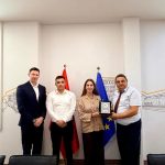 REKTORI I UNT-SË, PROF. DR. BEKIM FETAJI, TAKOI MINISTREN E ARSIMIT DHE SPORTIT TË SHQIPËRISË, MIRELA KUMBARO